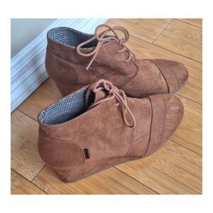 Bongo Josie Lace-Up Desert Wedge Ankle Boots Womans Booties 10M Vegan Suede Rust